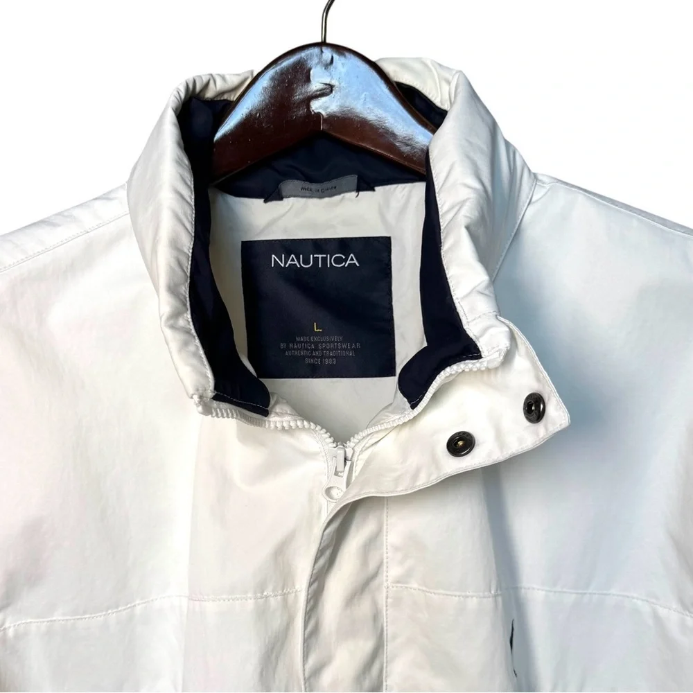Nautica Men's Large White Sailing Windbreaker Jacket Hood Under Collar Tuck